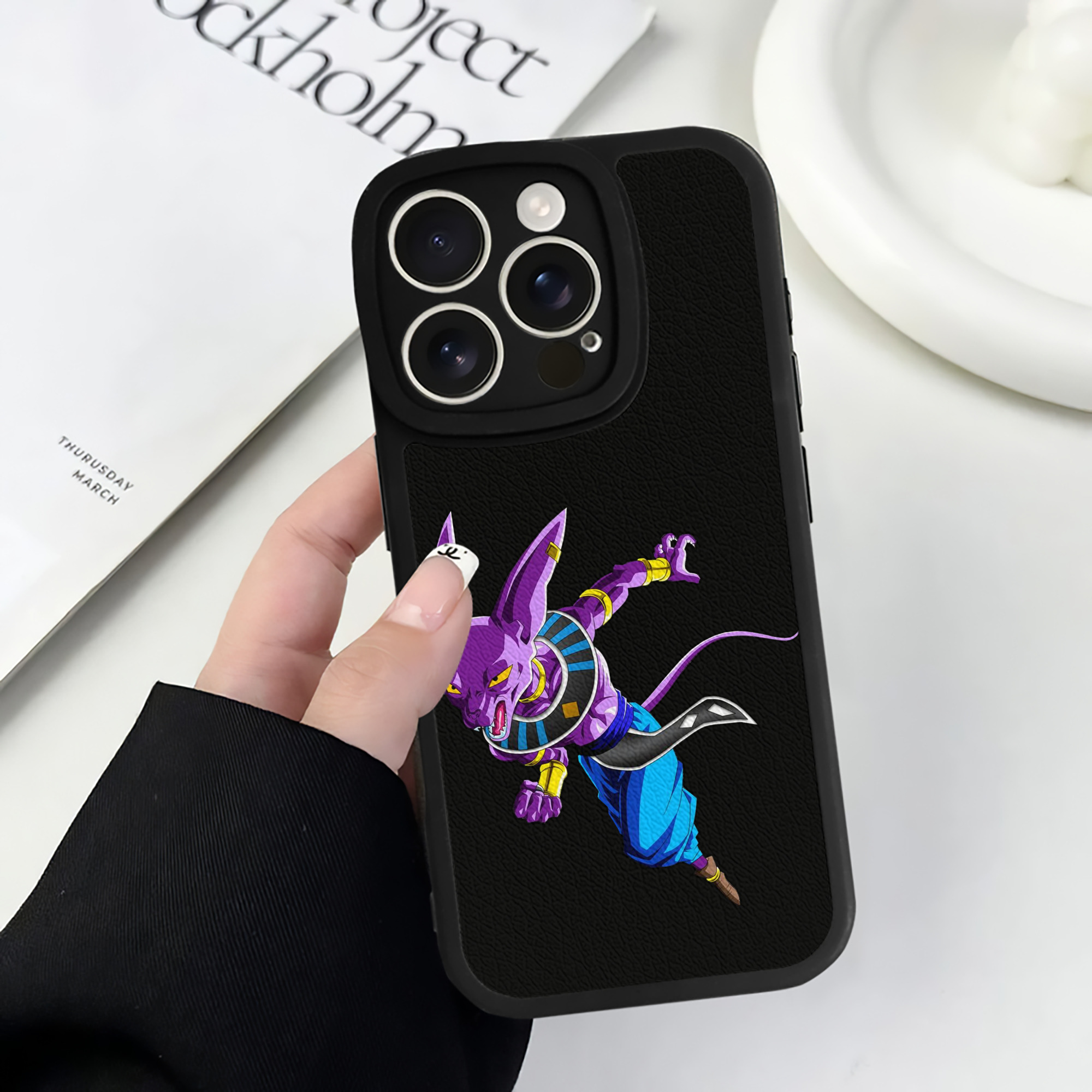 （画像用） ドラゴンボール ビルス 破壊神ビルス DRAGON BALL Beerus Birusu 【iPhone 16シリーズ対応】シリコンスマホケース（レザー調） 材質：シリコン